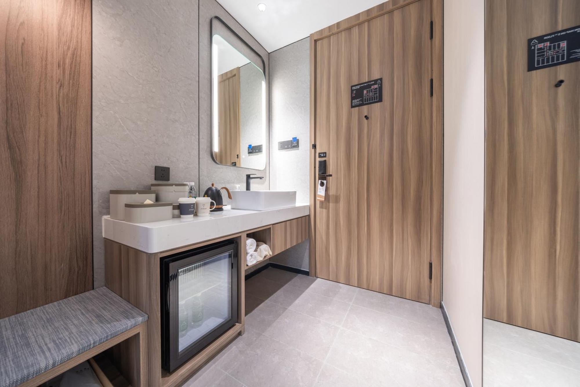 Atour X Hotel The Bund East Nanjing Road Shanghai Exterior photo