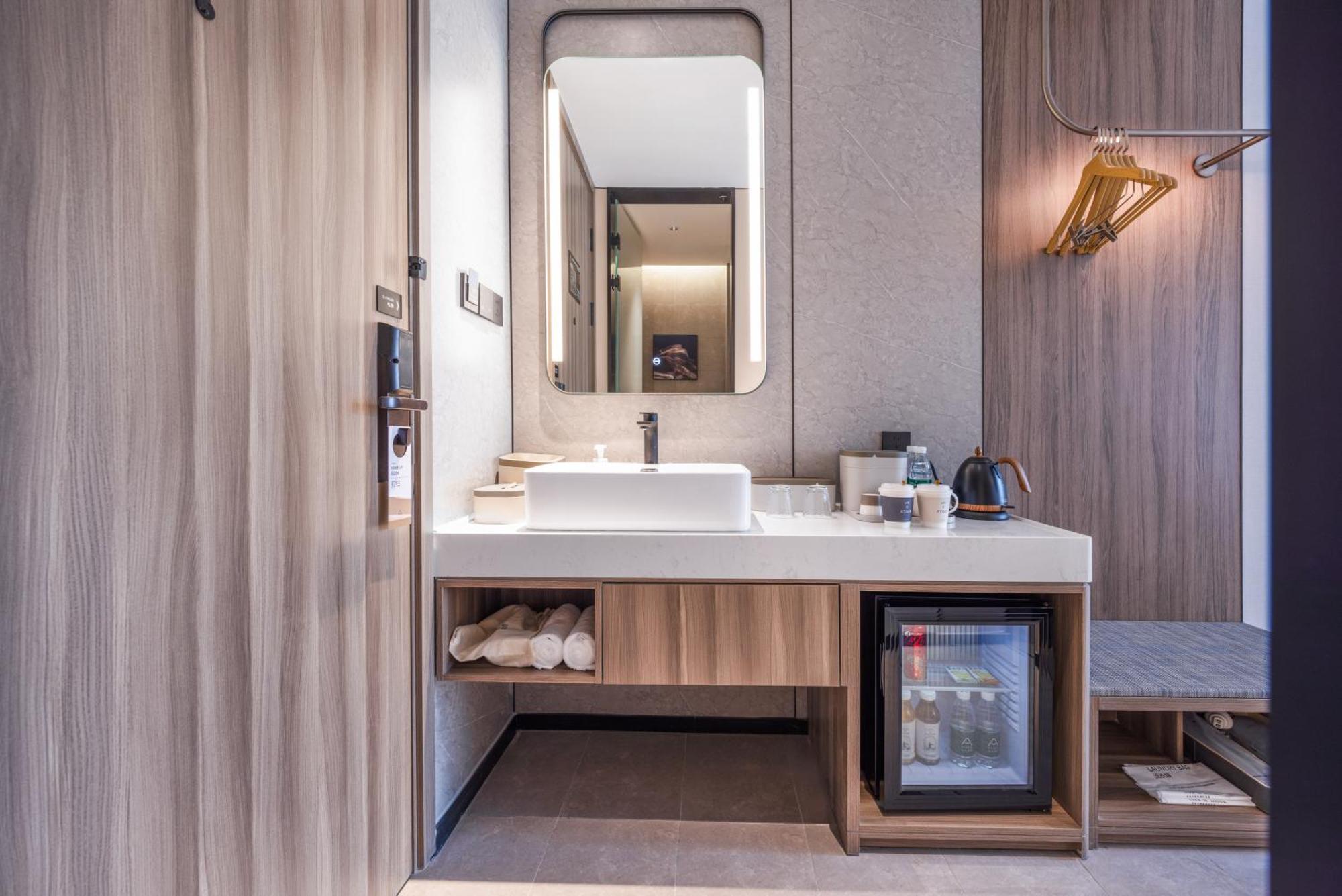 Atour X Hotel The Bund East Nanjing Road Shanghai Exterior photo